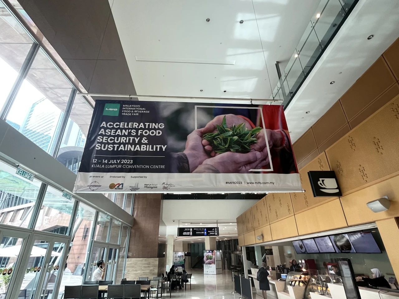 精品久久久久久无码人妻